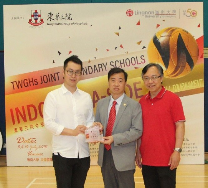T.W.G.Hs secondary school students present outstanding football plays at Lingnan