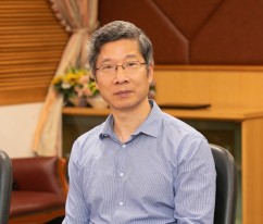 嶺南大學委任姚新教授為副校長（研究及創新）。