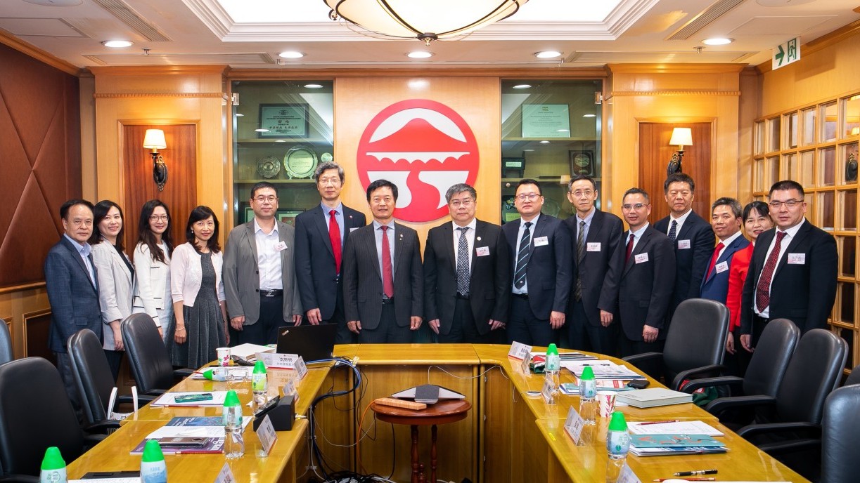 The SCAU delegation with representatives from Lingnan University.