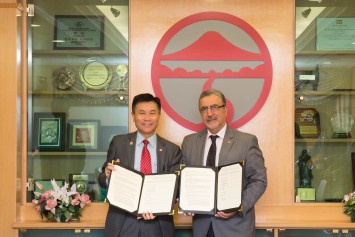 嶺南大學與滑鐵盧大學簽訂本科生交換計劃協議