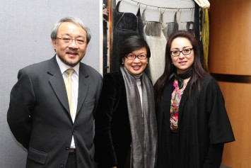 （左起）陈清侨教授、许晓晖女士及杨凤一女士出席嘉宾招待会。