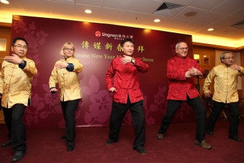 President Cheng (middle) leads the senior management to demonstrate a few steps of the Yang style Taiji.