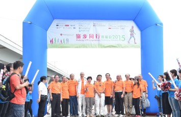 Mrs Carrie Lam (5th from left), President Leonard K Cheng (5th from right) and Mr Rex Auyeung (4th from left) officiate the kick-off ceremony.