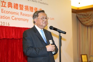 Mr Ho Sai-chu gave an address at the Ceremony.