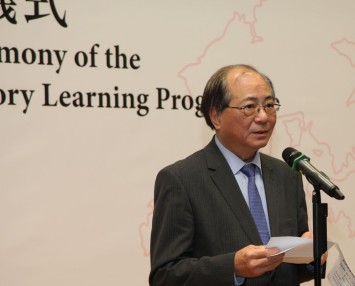 Mr Eddie Ng Hak-kim gave an address at the ceremony.