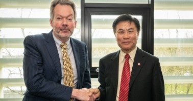 嶺南壯大與英國研究伙伴關係 - 嶺南大學與英國巴斯大學簽訂研究生交流協議，並成為該校  新國際研究中心主要研究伙伴